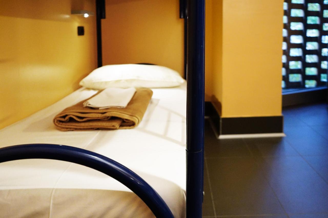 Bed 6-Bed Male Dormitory Room Private Bathroom