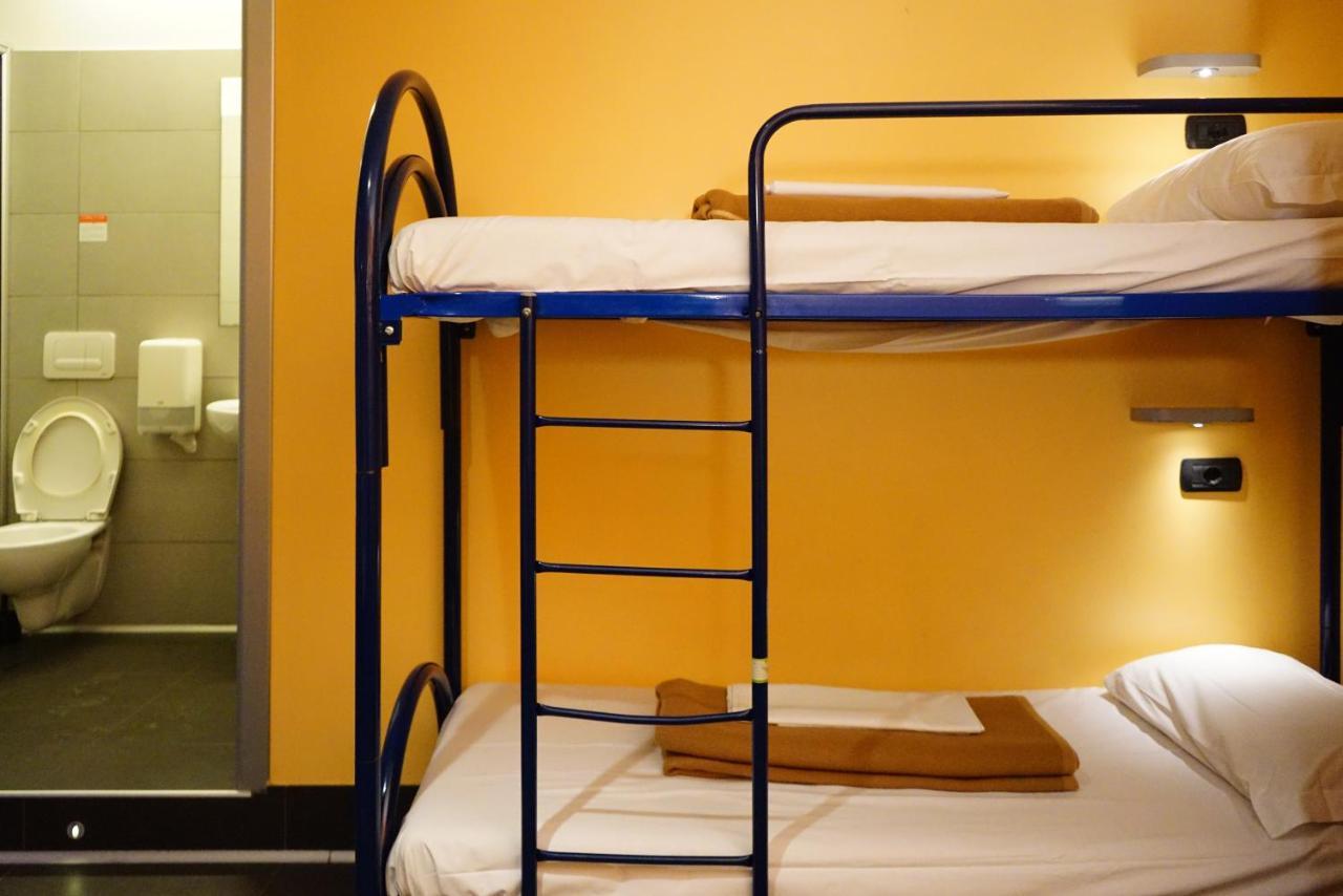 Bed 6-Bed Male Dormitory Room Private Bathroom