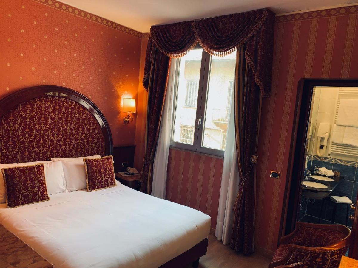 Two Connecting Rooms,1274498182:JPEG