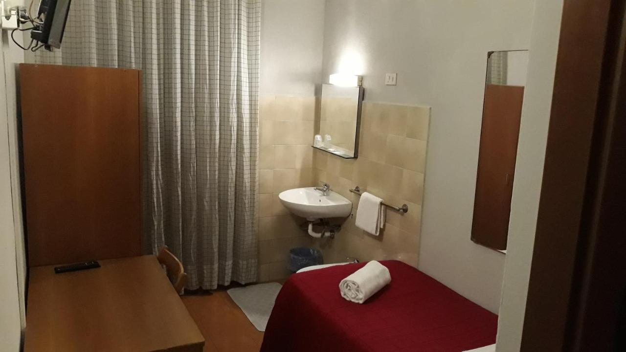 Standard Single Room with Shared Bathroom,1030370785:JPEG