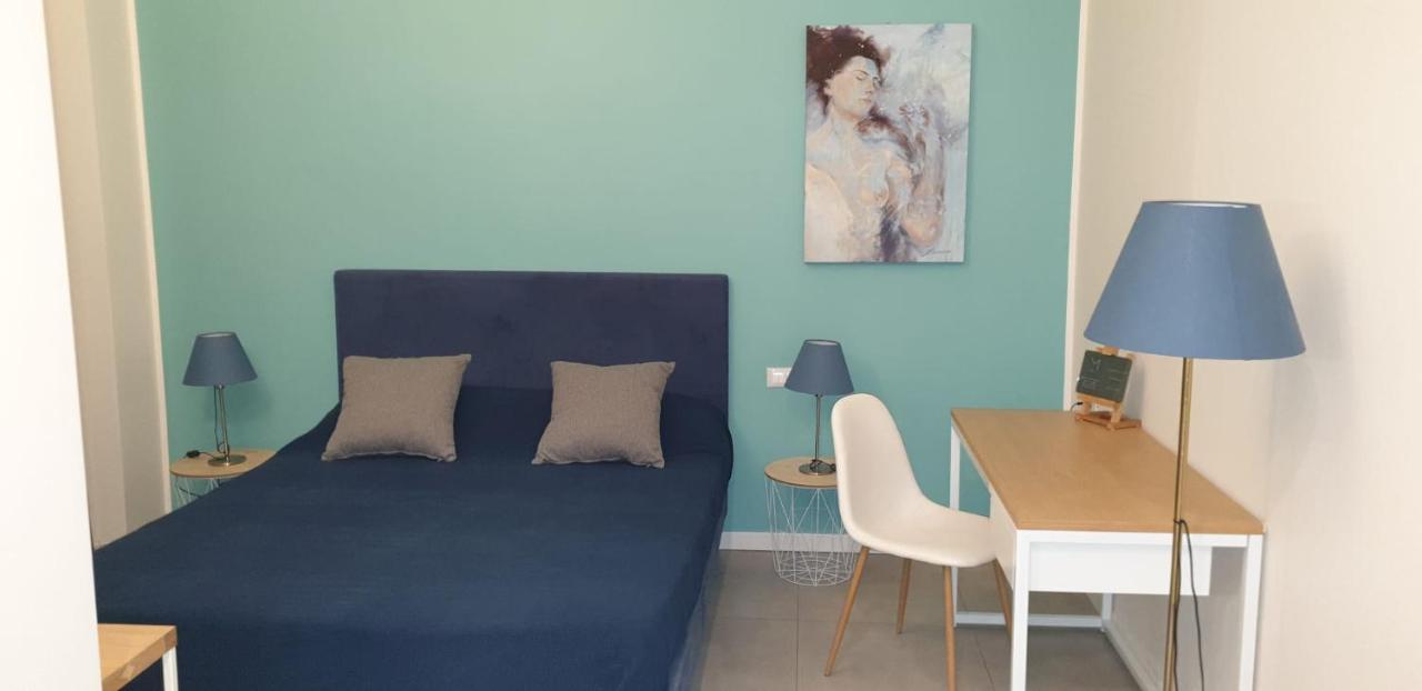 Small Double Room,1054650727:JPEG