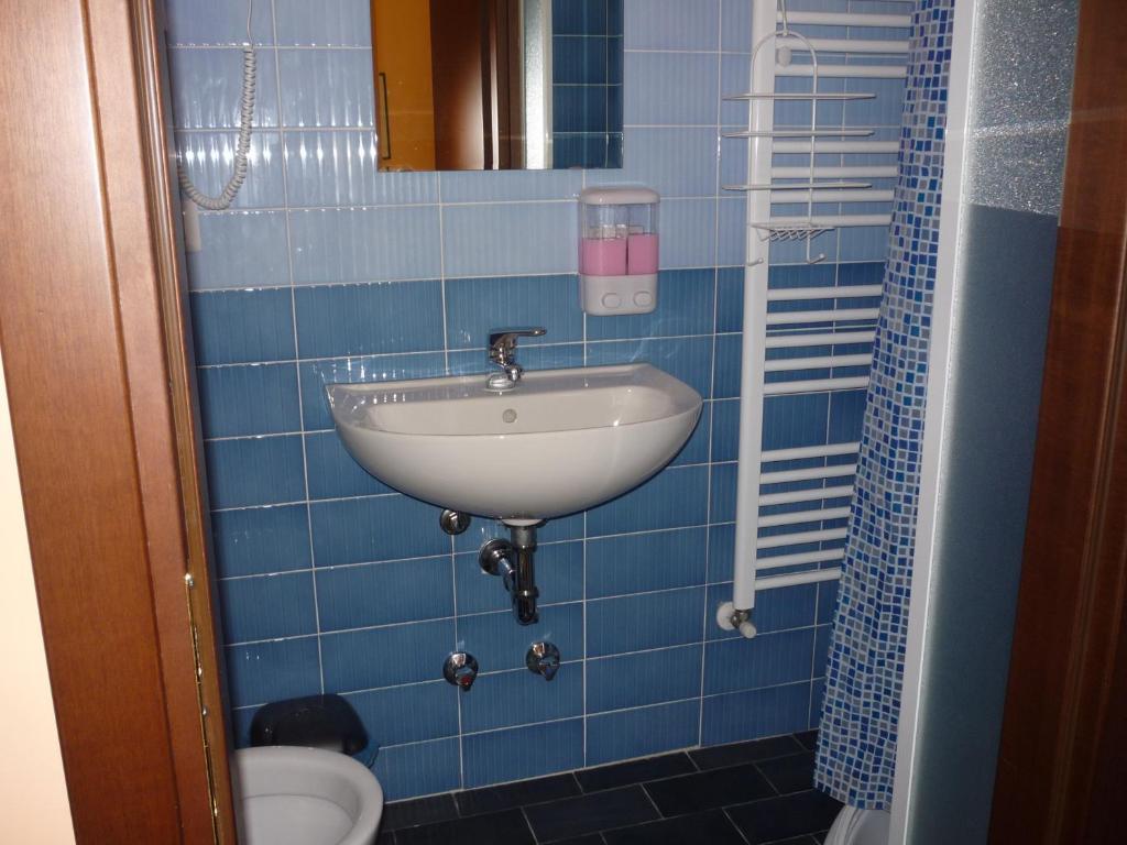 Single Room,109893705:JPEG