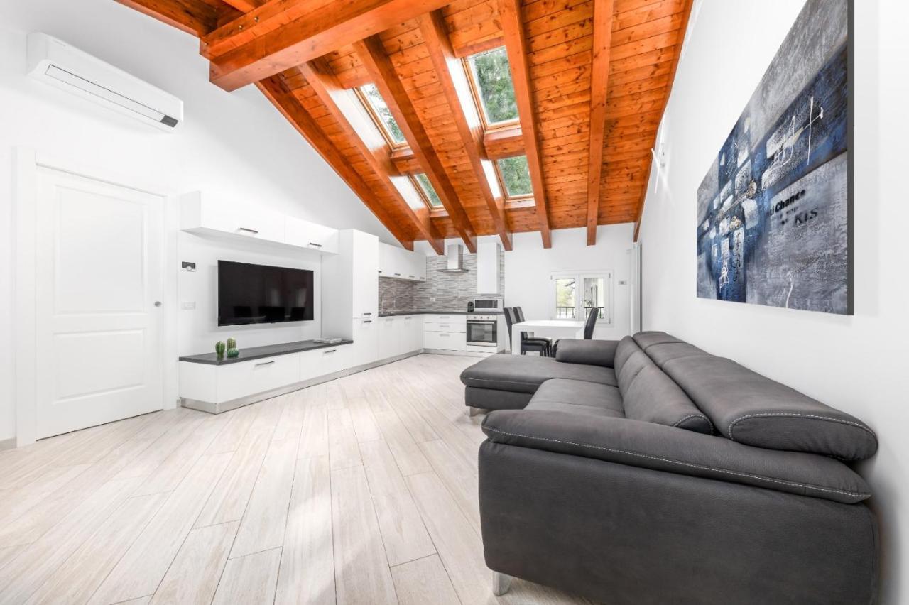 One-Bedroom House,1189120708:JPEG