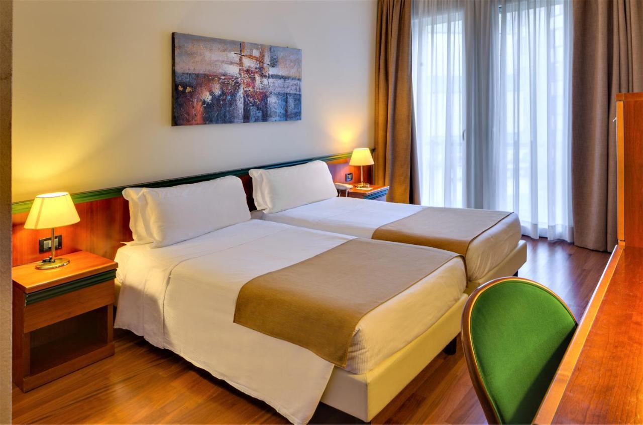 Quarto com 2 Camas de Solteiro