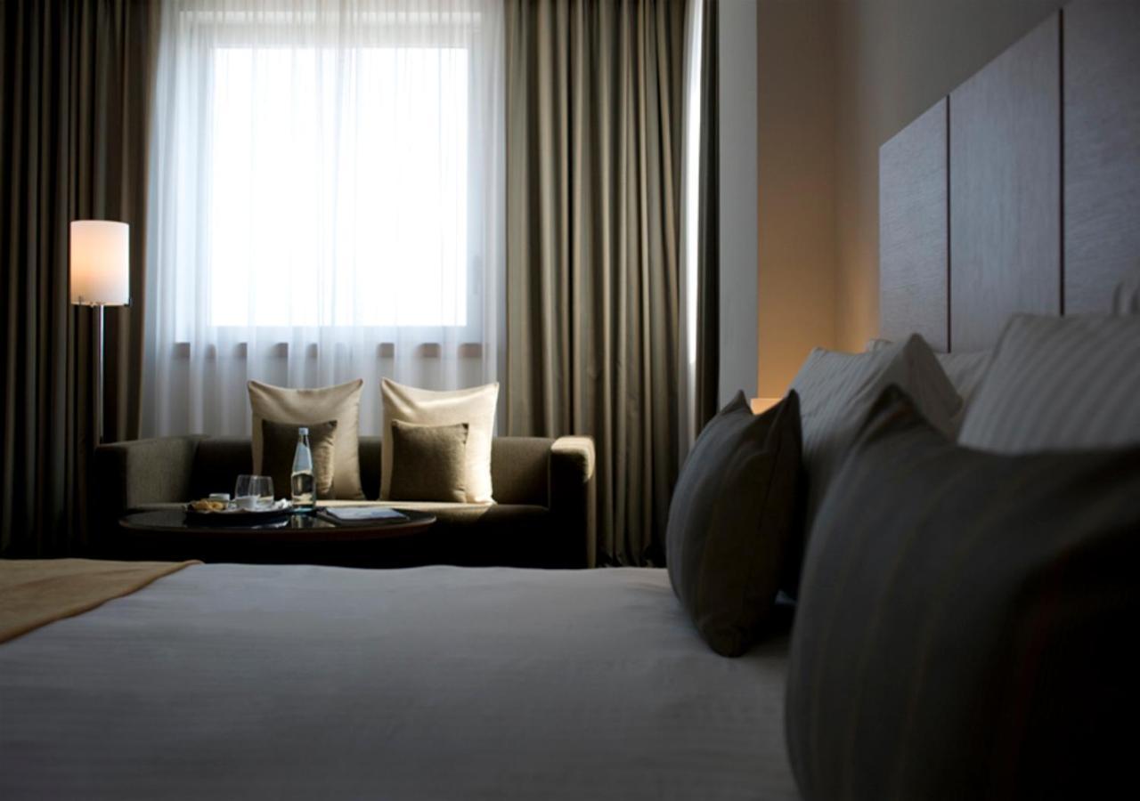 Family Room,1209224242:JPEG