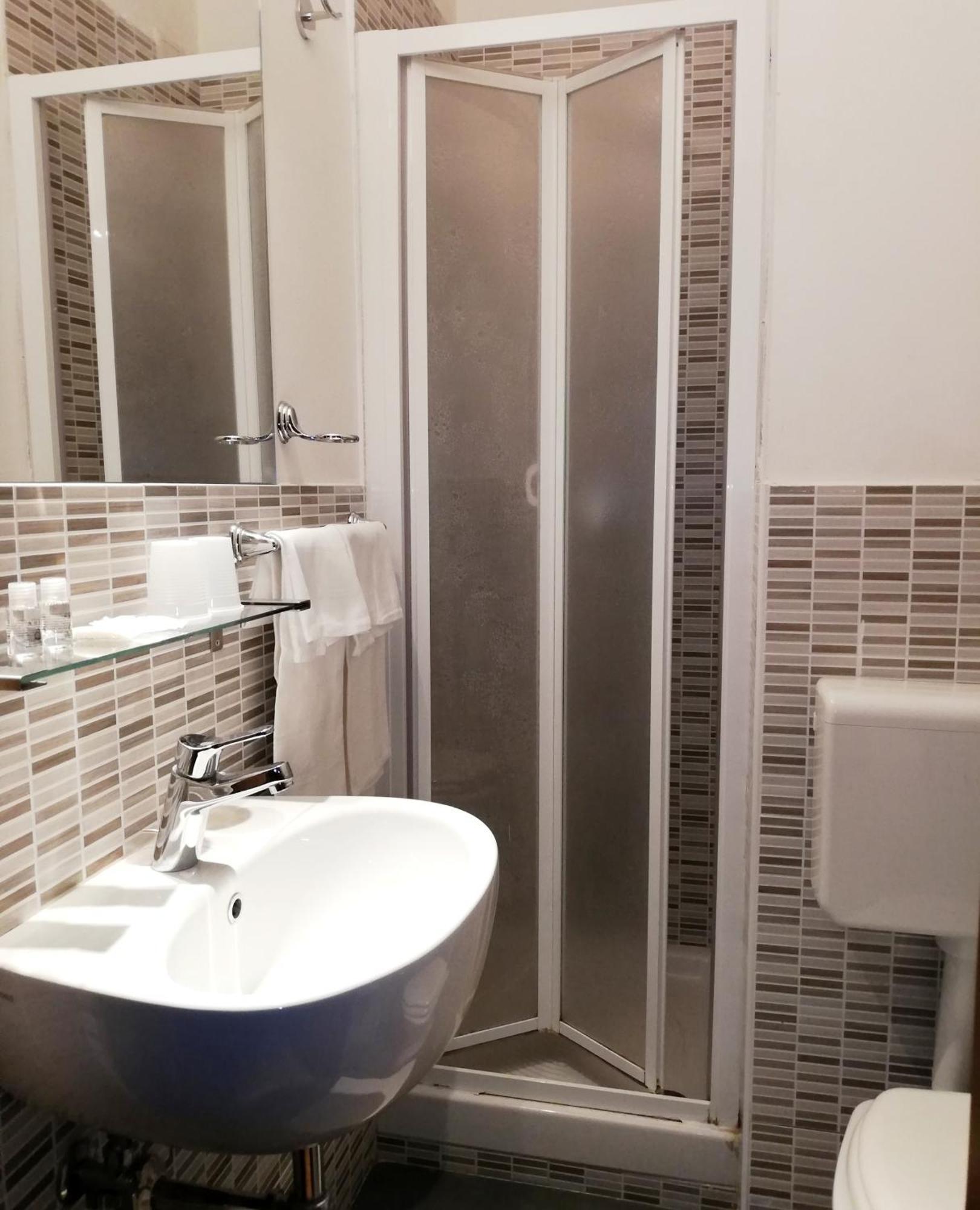 Single Room,631465926:JPEG