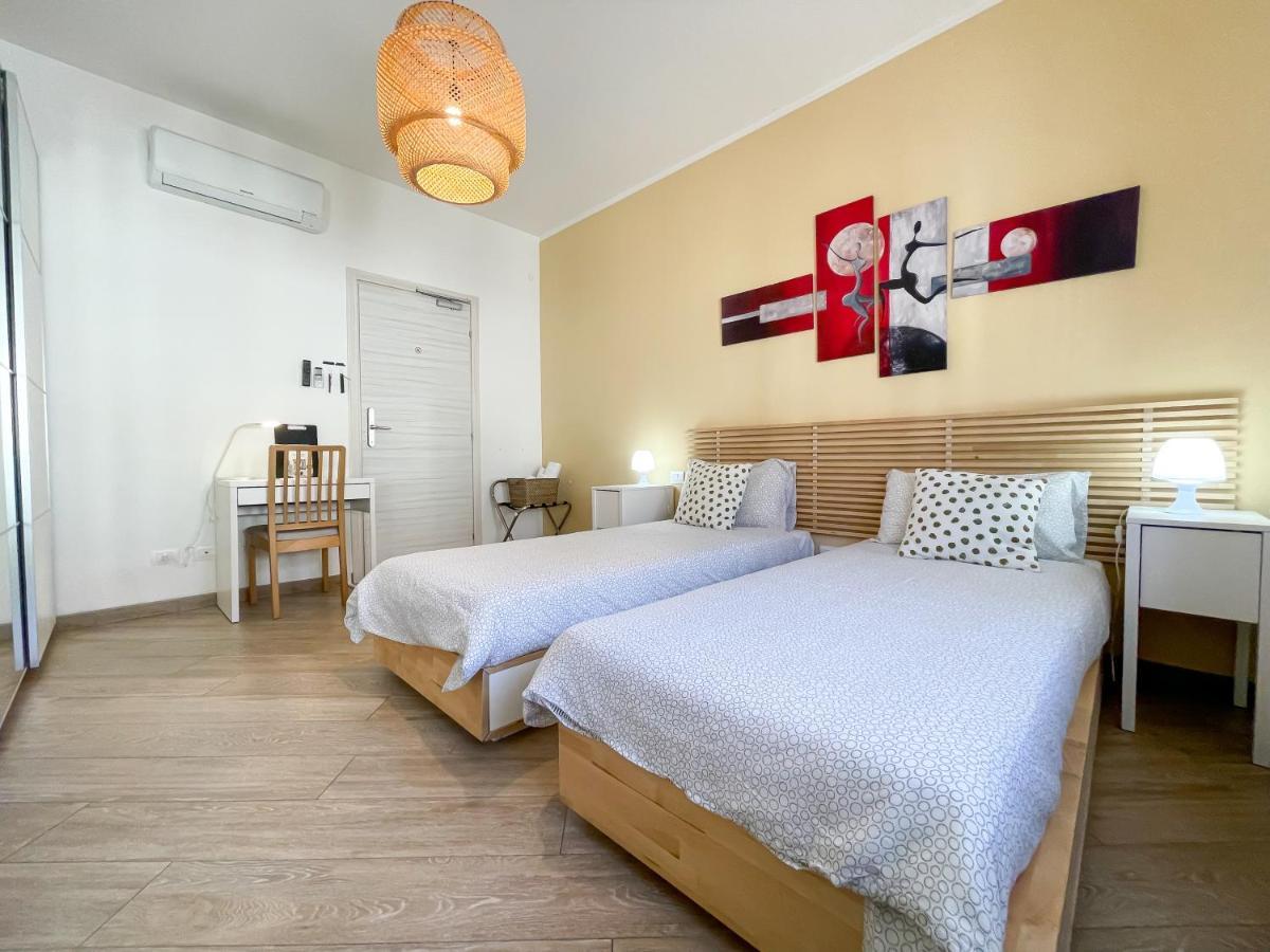 Double or Twin Room External Private Bathroom