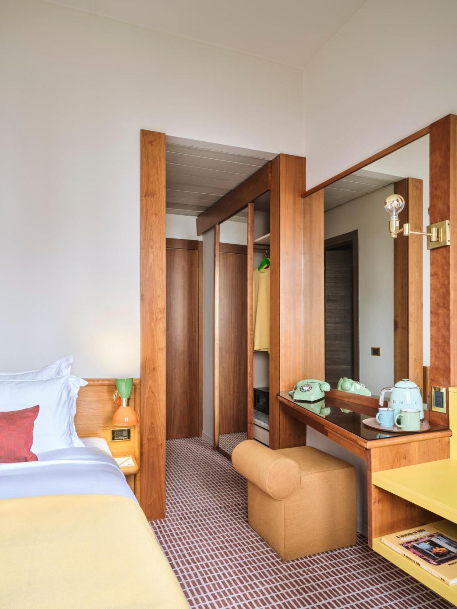 Quarto Pequeno com 2 Camas de Solteiro