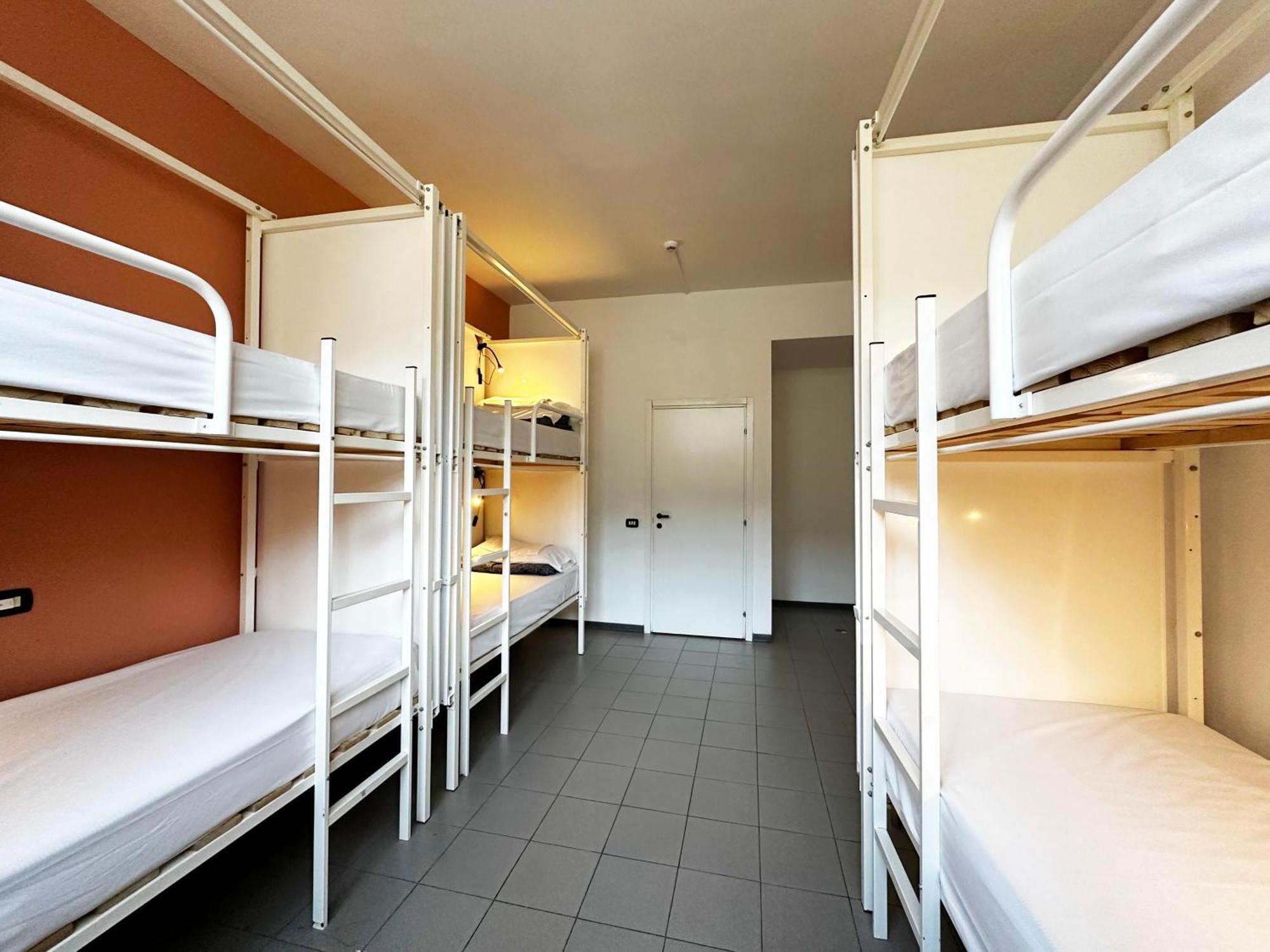 Bed 4-Bed Female Dormitory Room,1536707380:JPEG