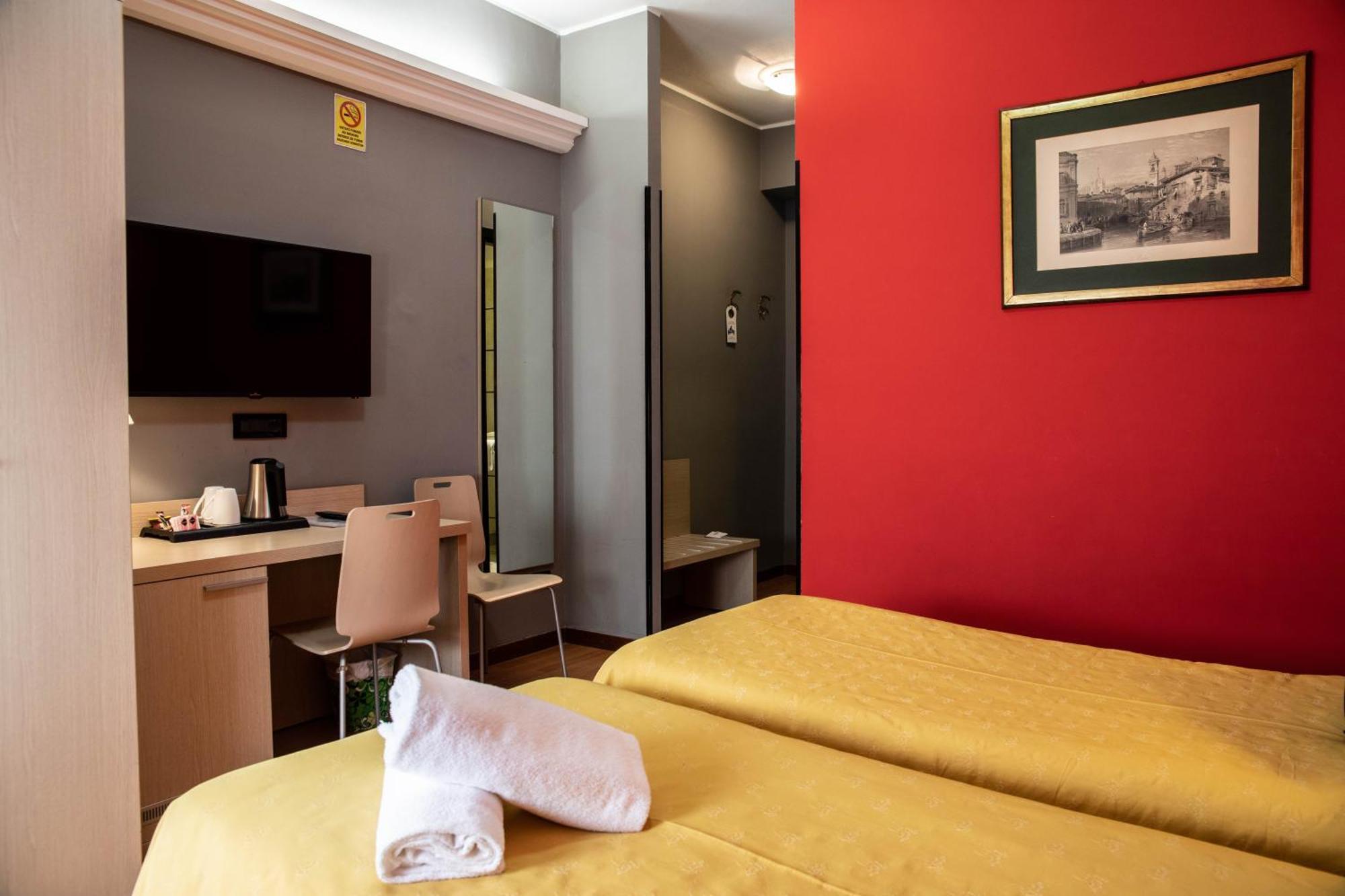Twin Room,1545992665:JPEG