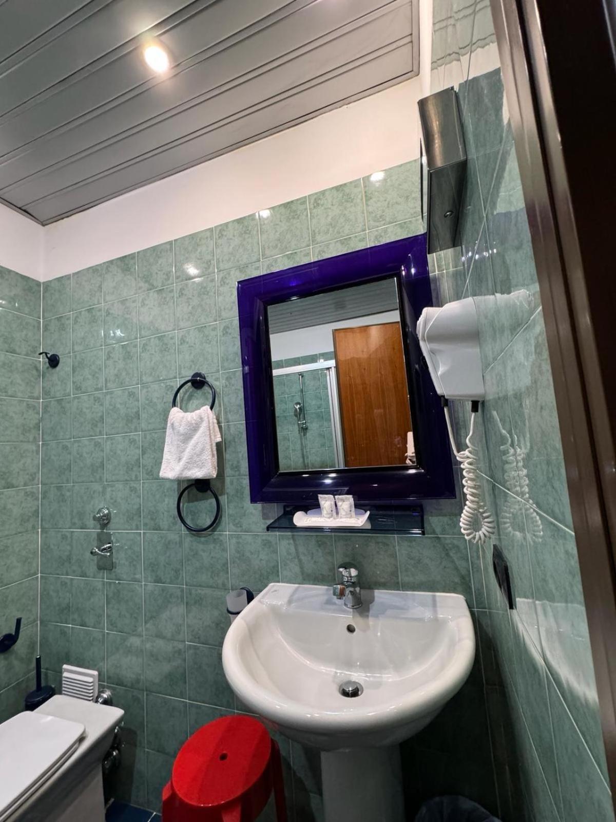 Triple Room,1559626528:JPEG