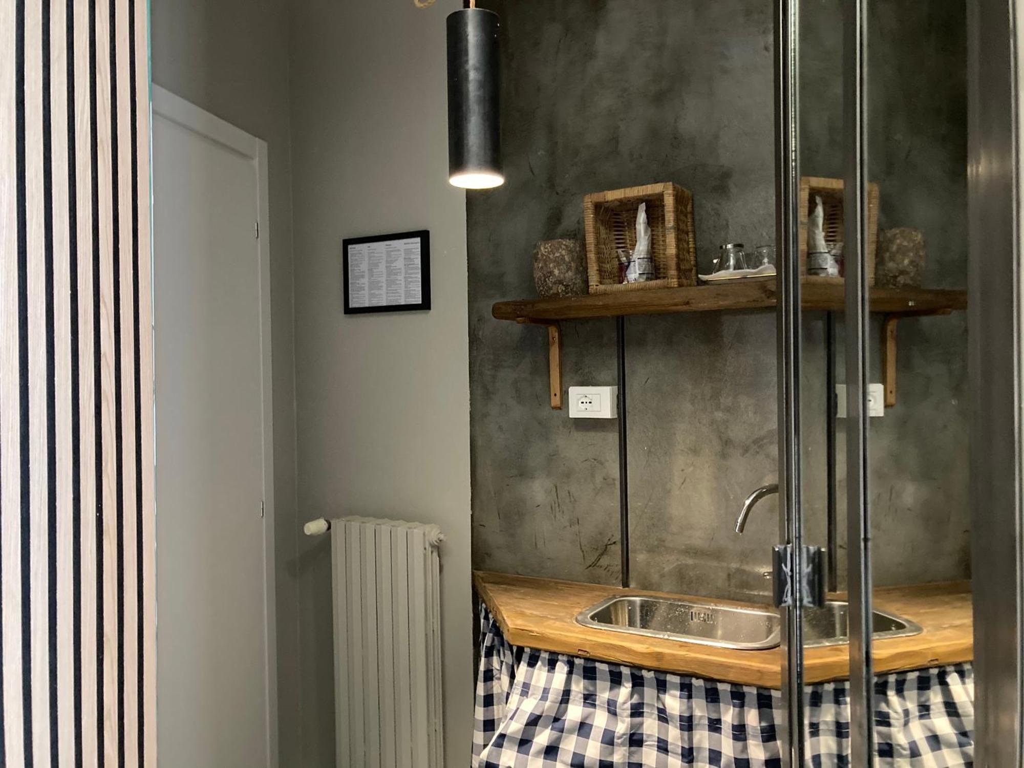 Single Room Private Bathroom