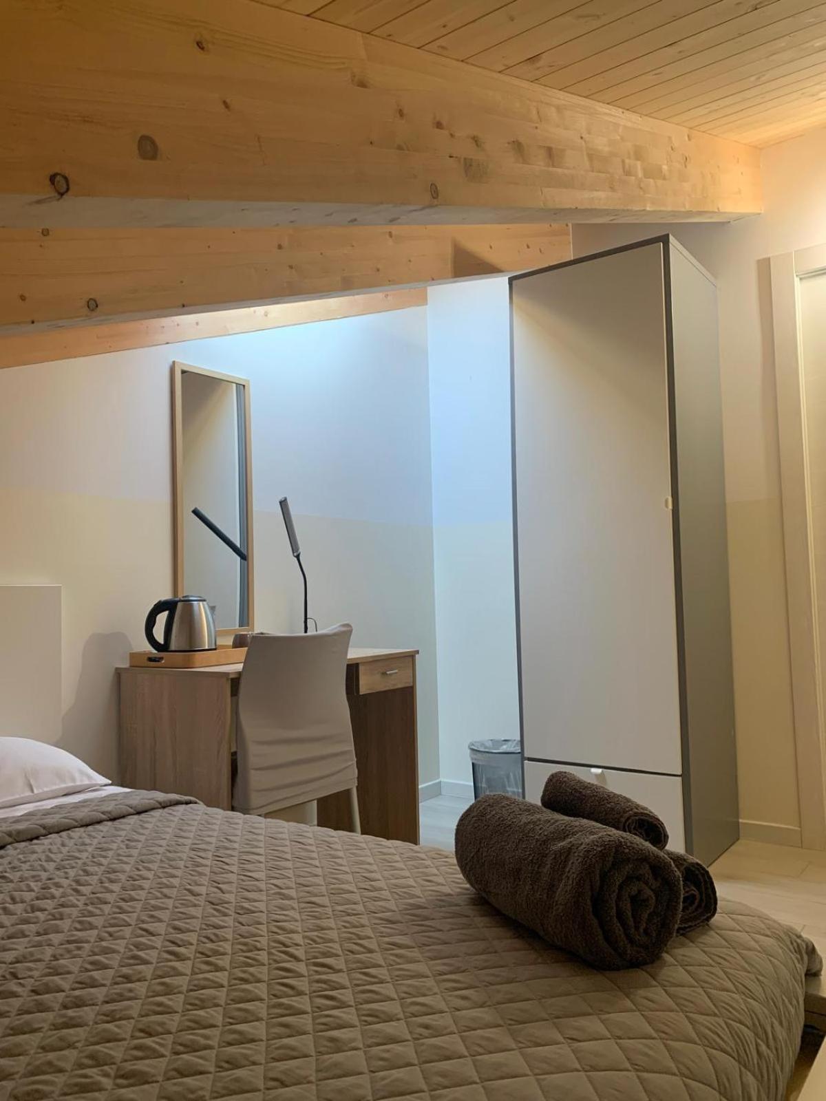 Quarto Individual Standard com Banheiro Compartilhado