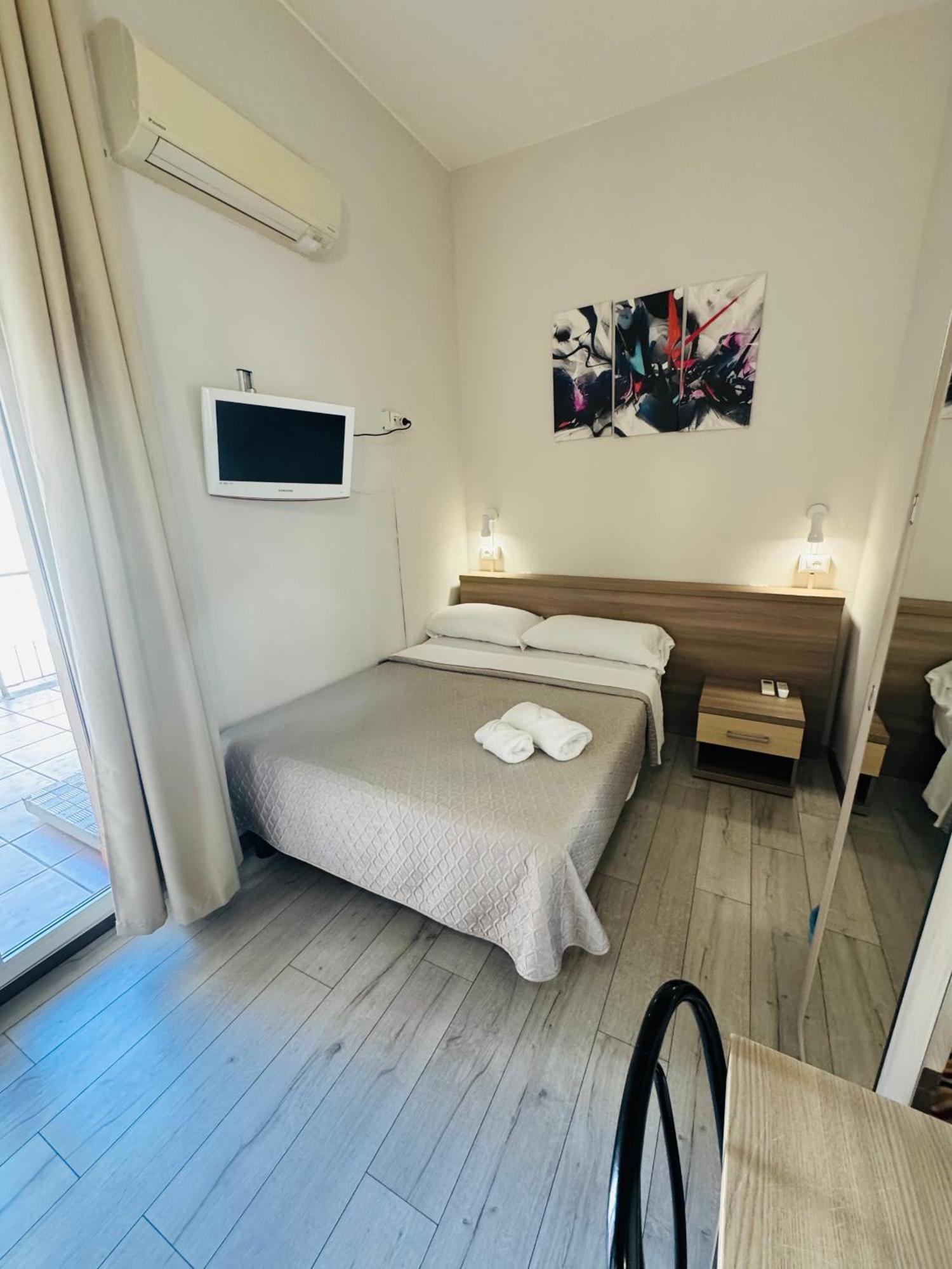 Double Room Private External Bathroom