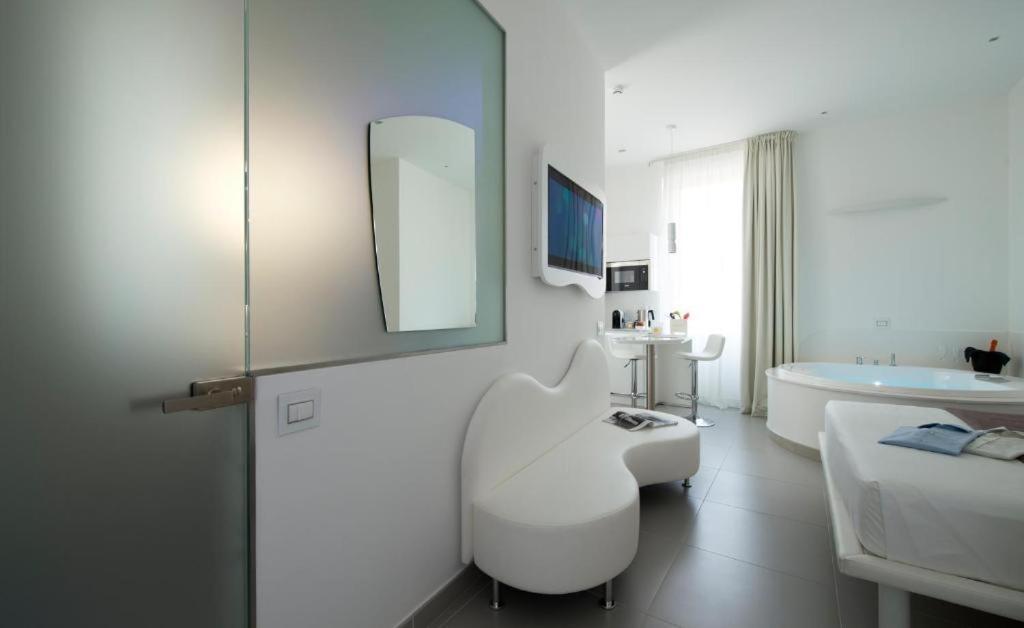 Studio with Spa Bath,1637744635:JPEG