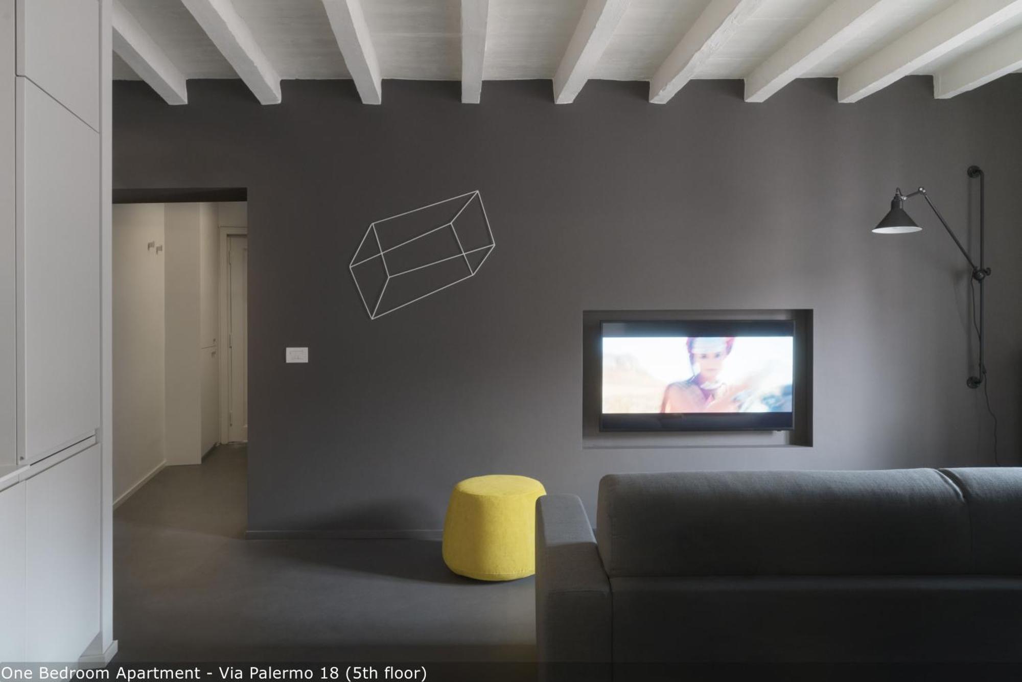 One-Bedroom Apartment Via Palermo 18