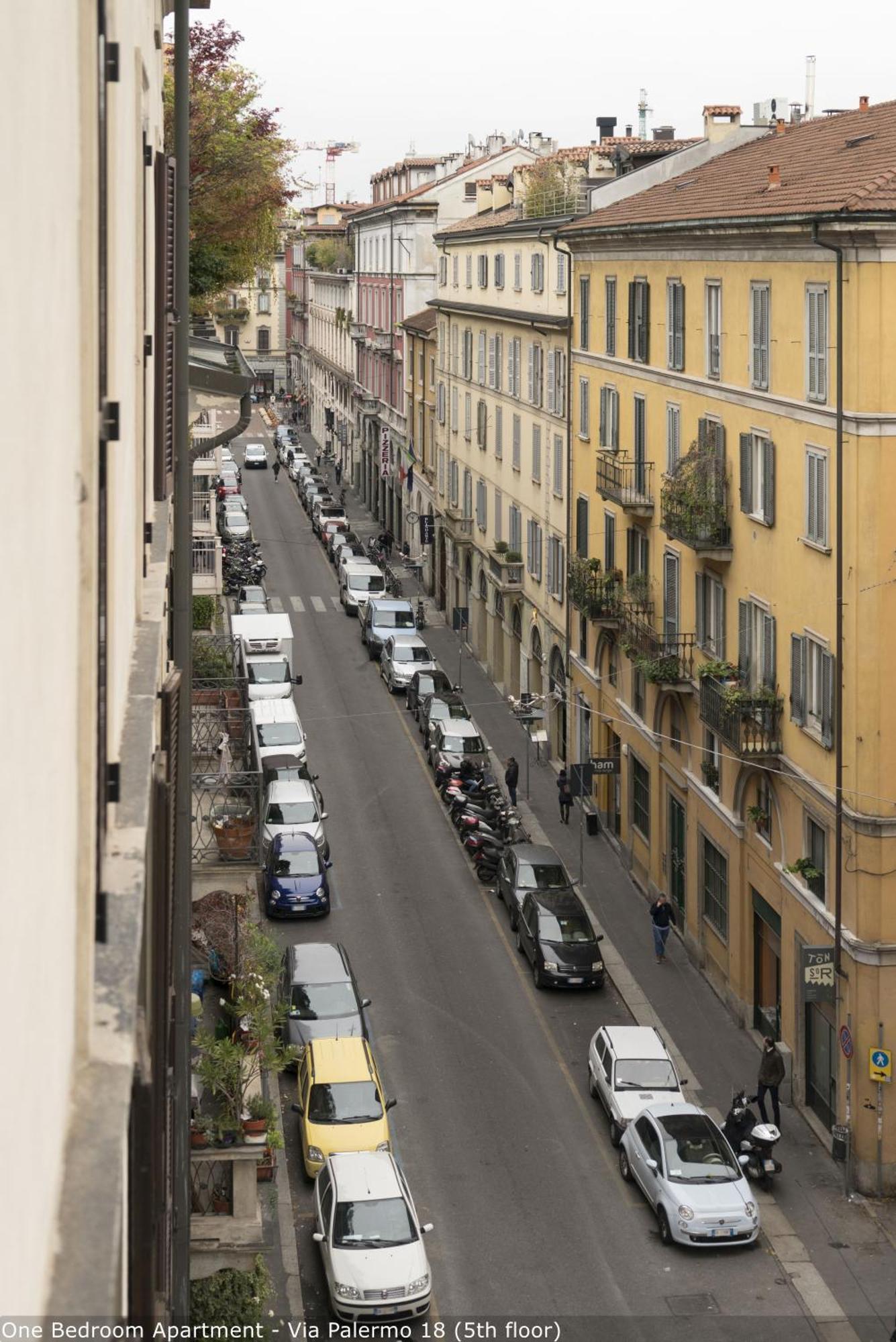 One-Bedroom Apartment Via Palermo 18