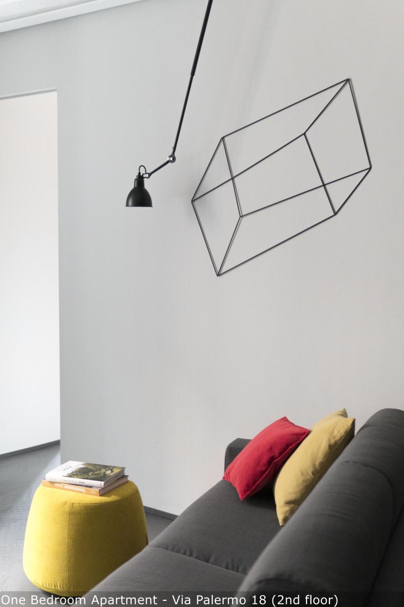 One-Bedroom Apartment Via Palermo 18