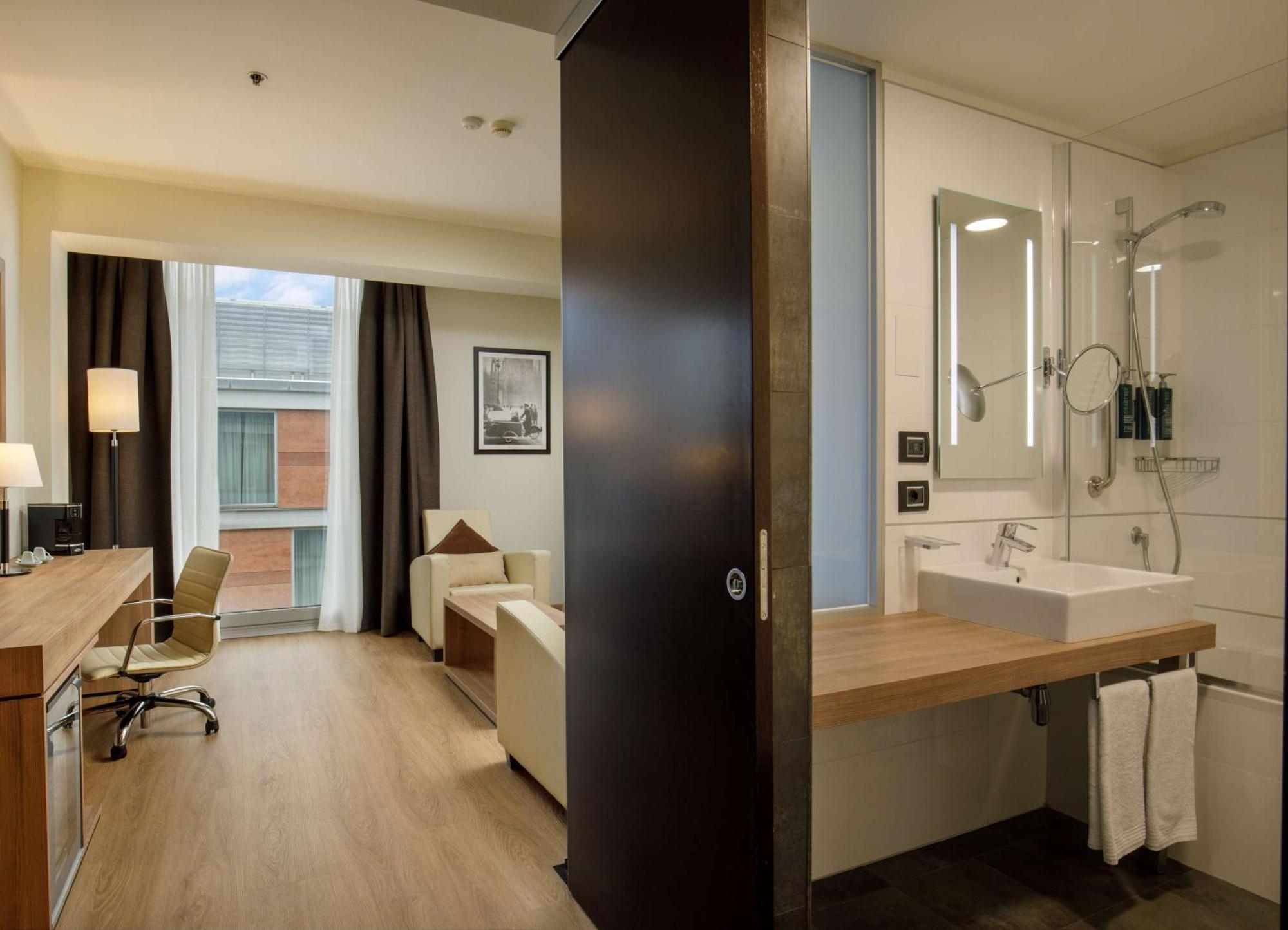 King Suite Lounge Area