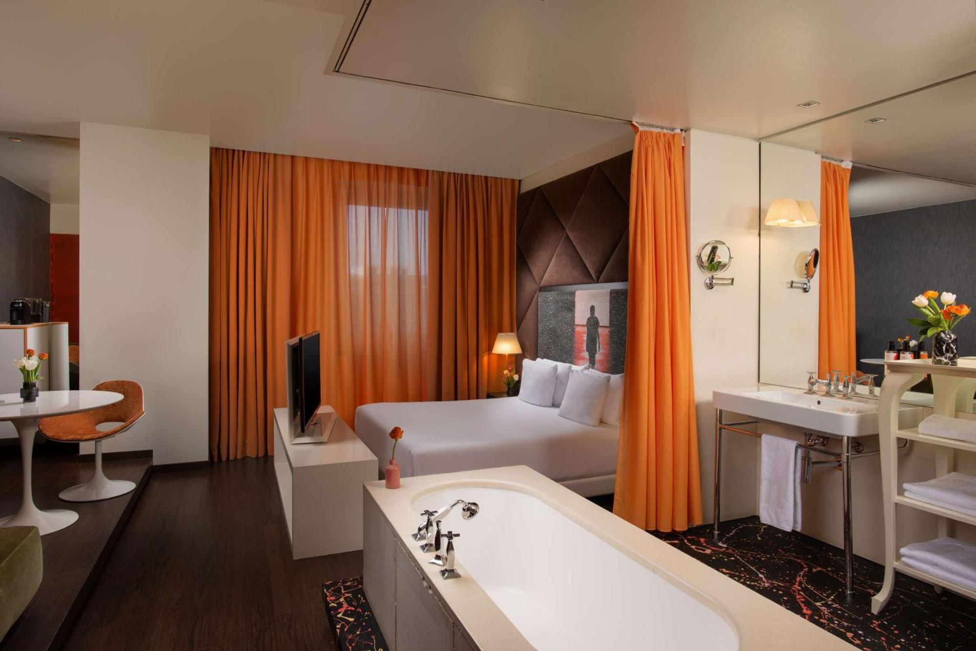 Nhow Junior Suite