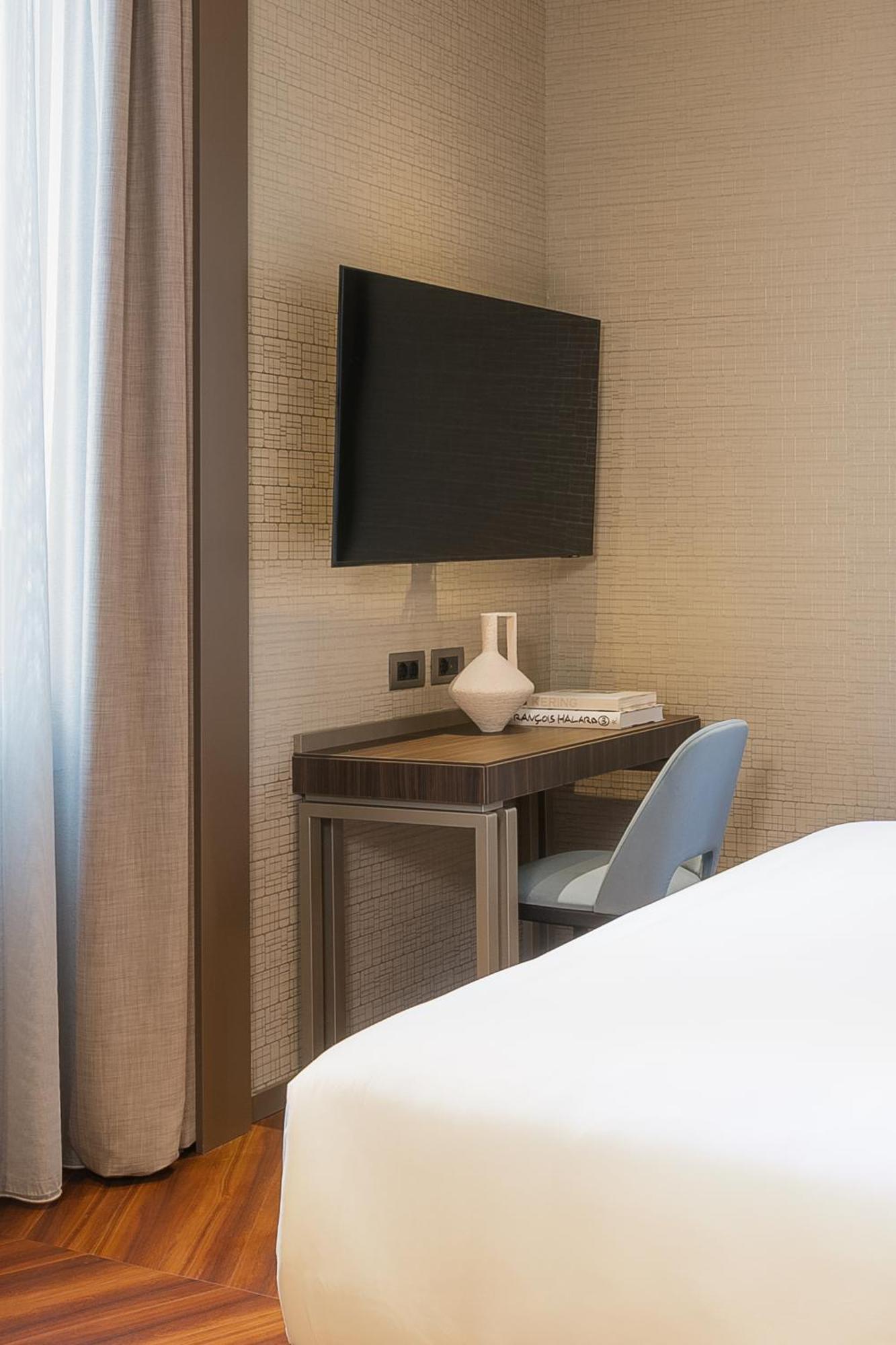 Deluxe Room French Bed