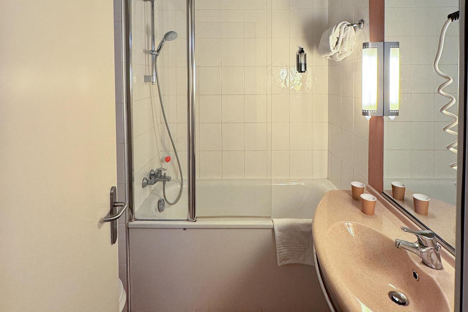 Twin Room,1746824886:JPEG