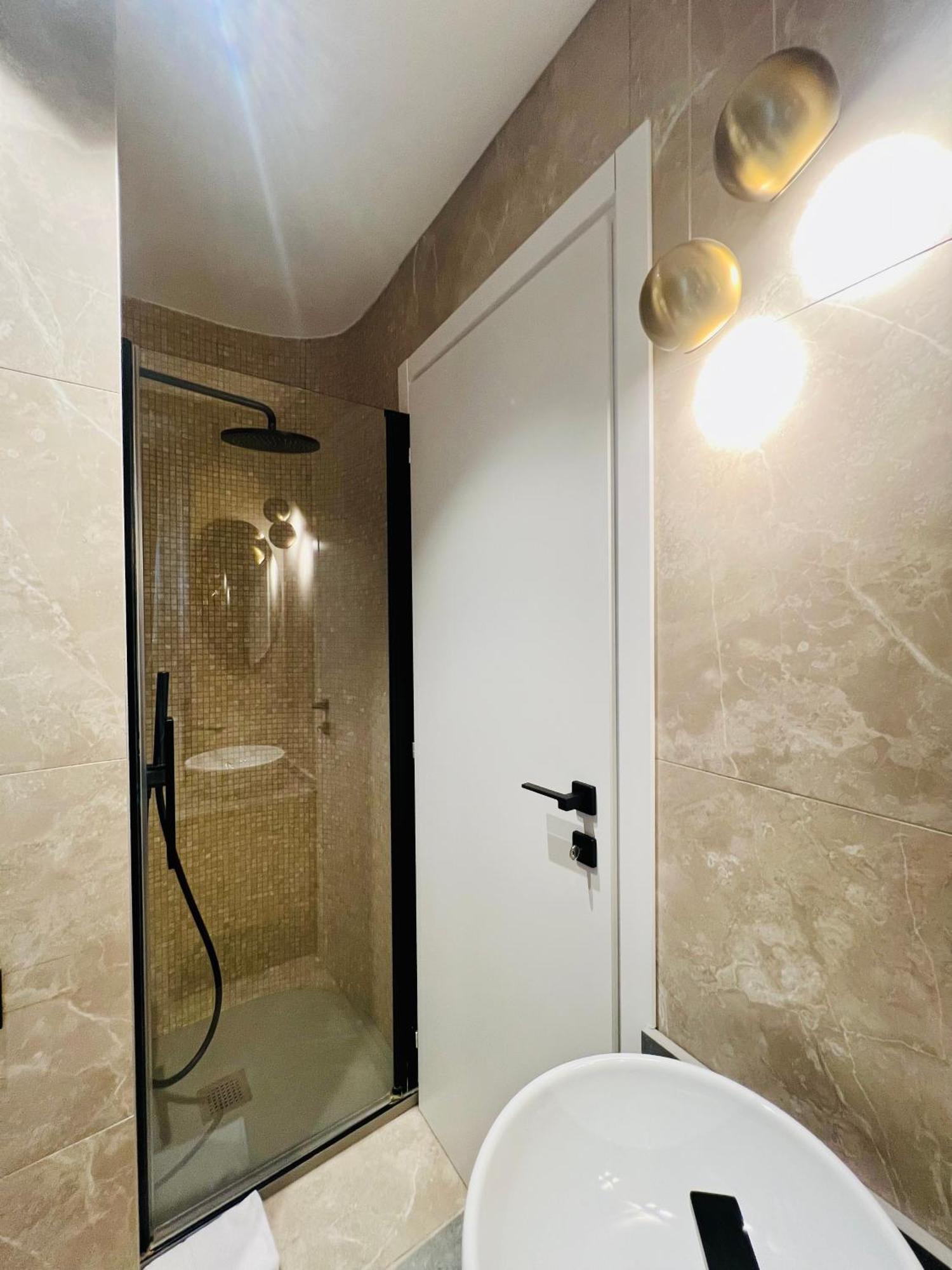 Single Room,1692033436:JPEG