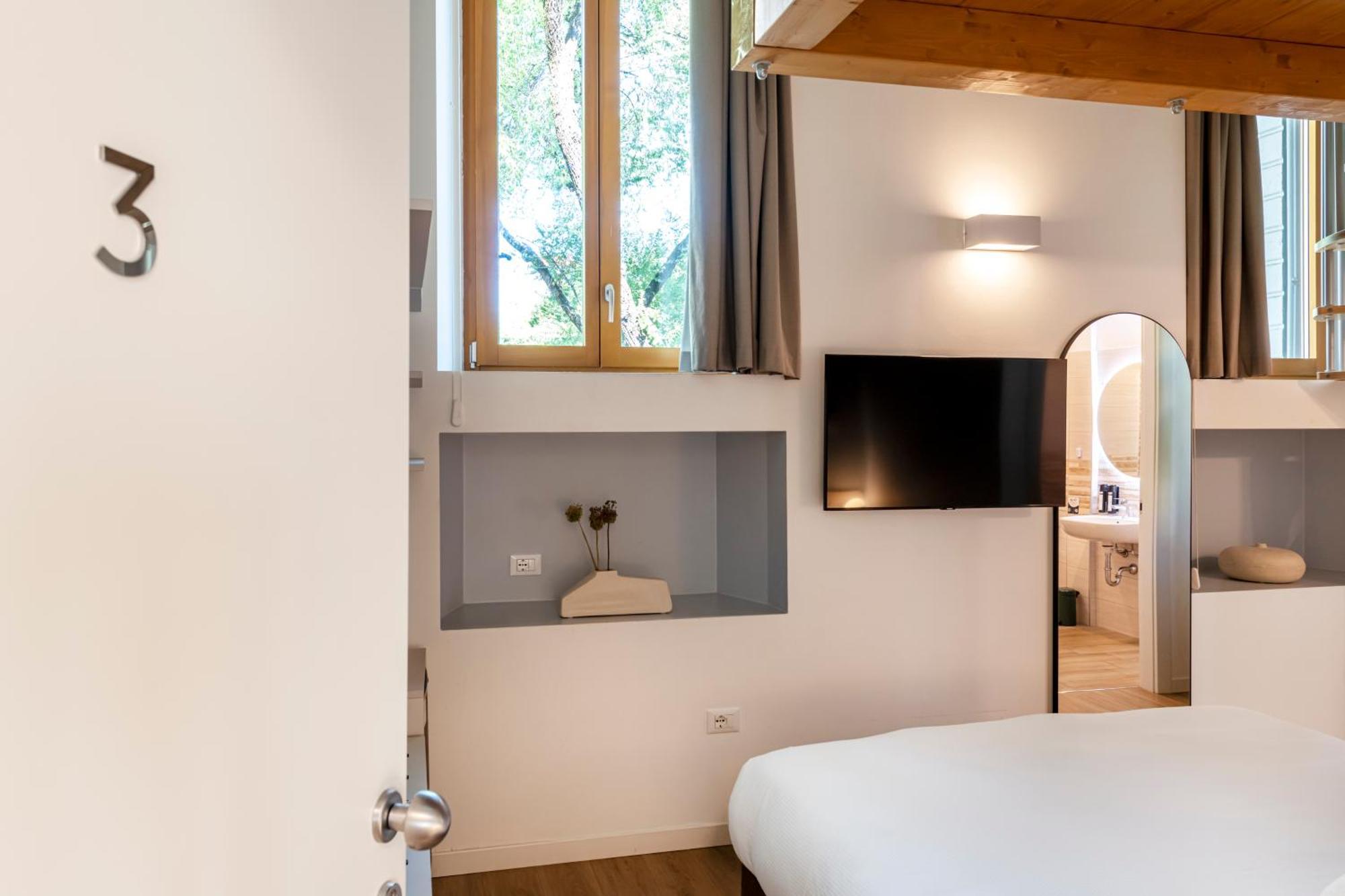 Deluxe Double Room,1697382899:JPEG