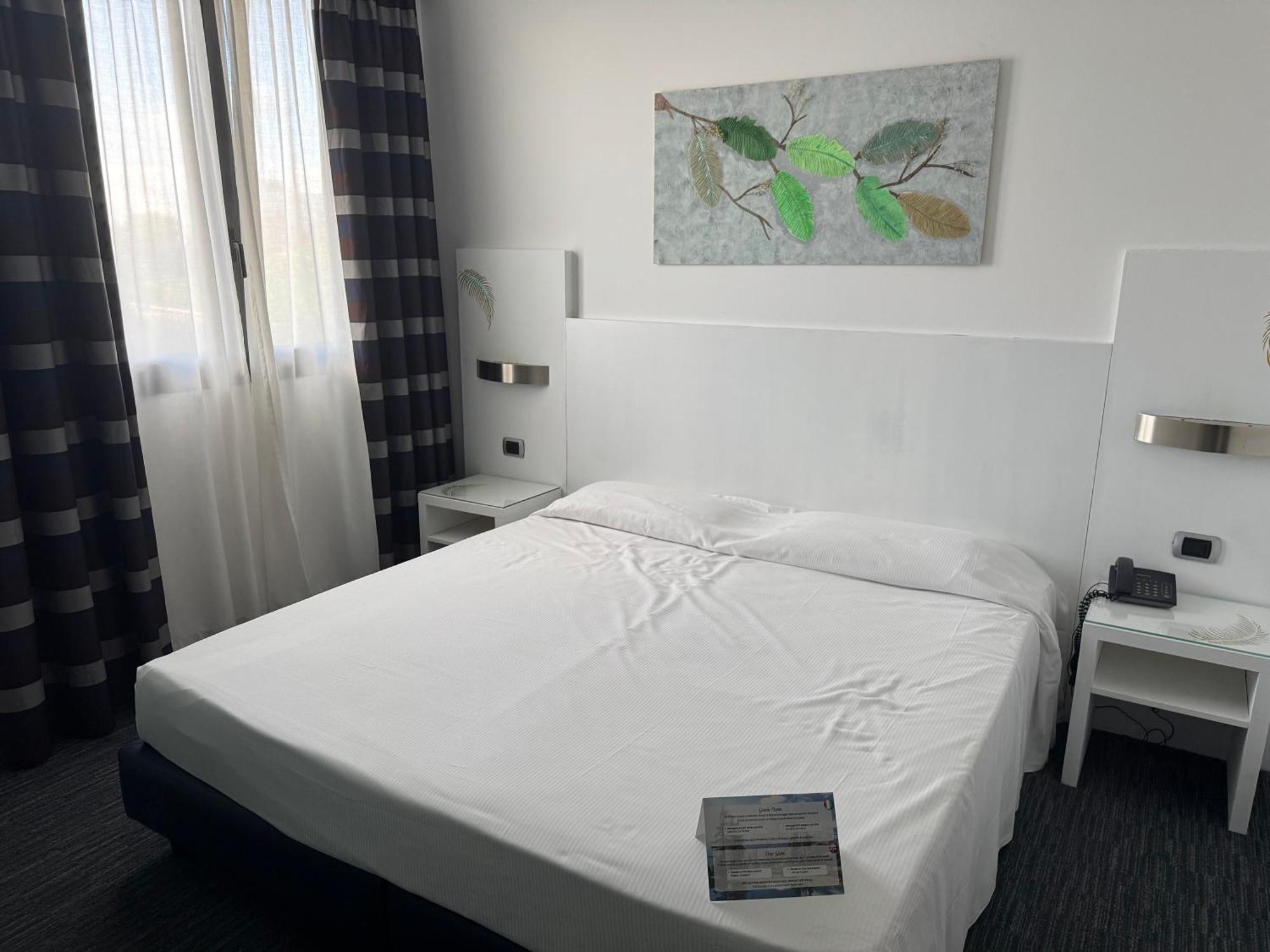 Deluxe Room,1698891255:JPEG