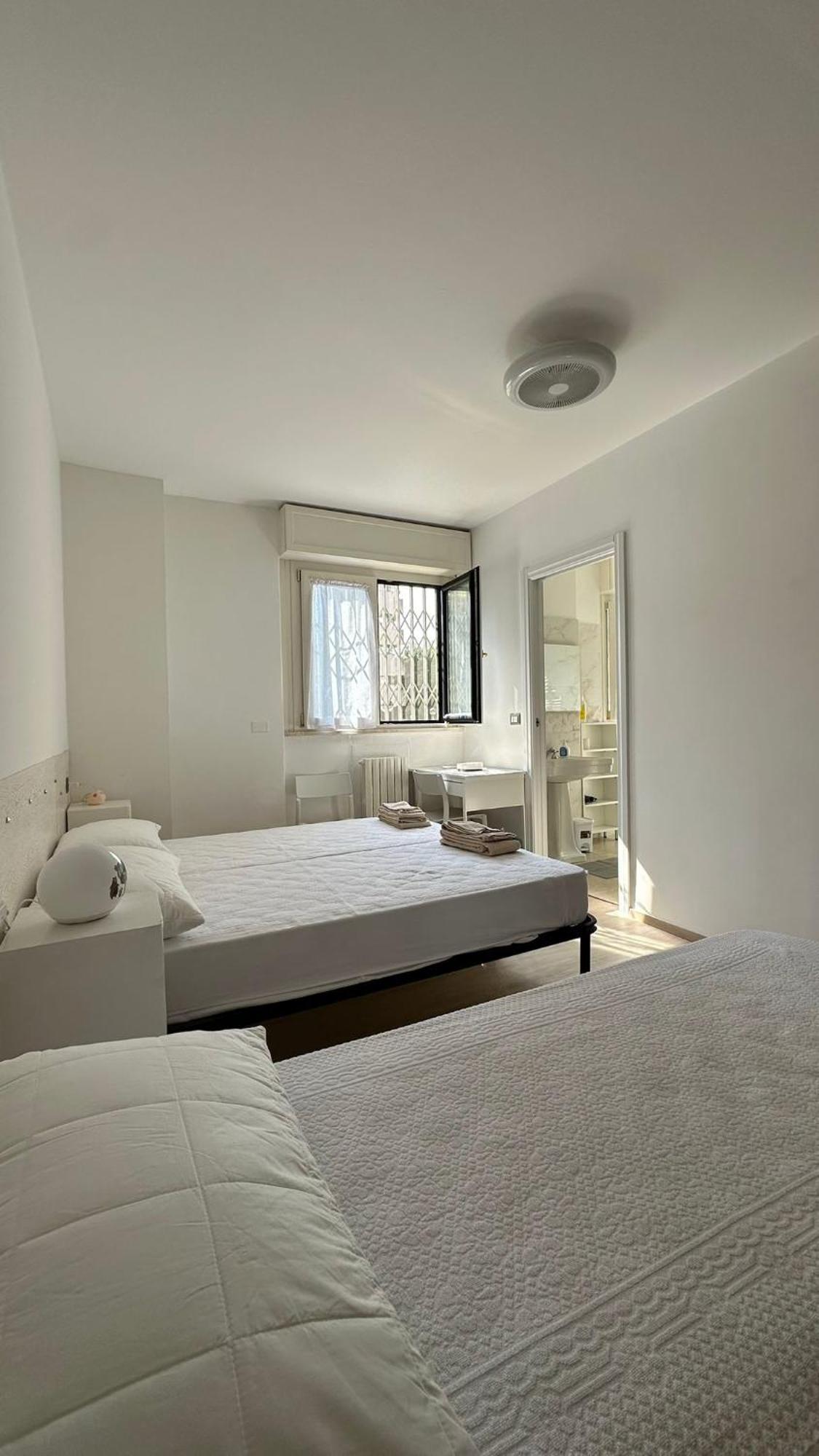 Twin Room Private Bathroom