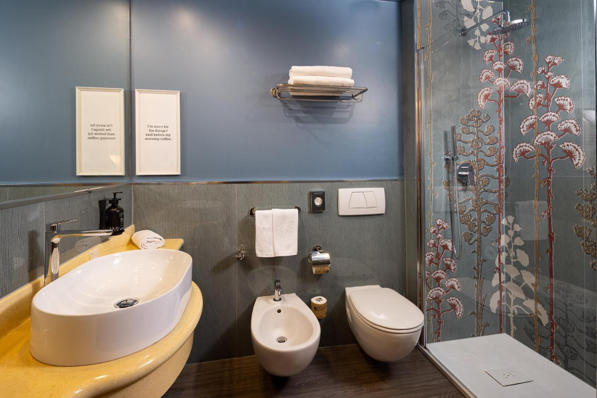 Standard Queen Room - Non-Smoking,1742634465:JPEG