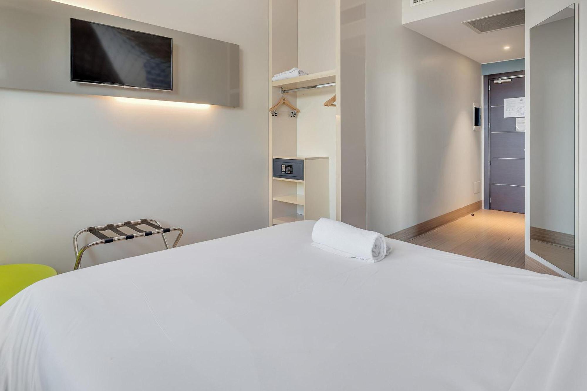 Double Room,1742926123:JPEG