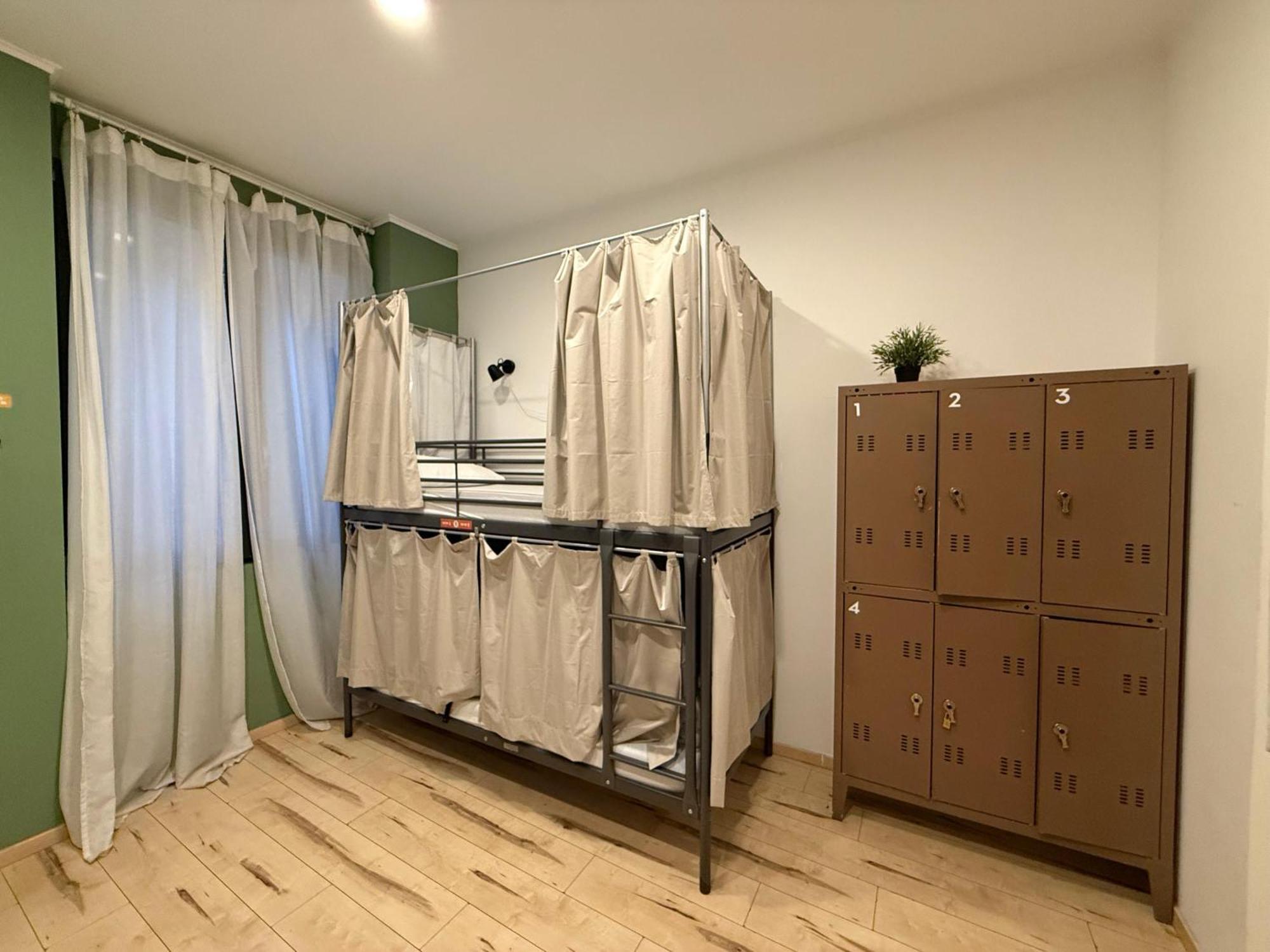 Bed 6-Bed Female Dormitory Room,1743255013:JPEG