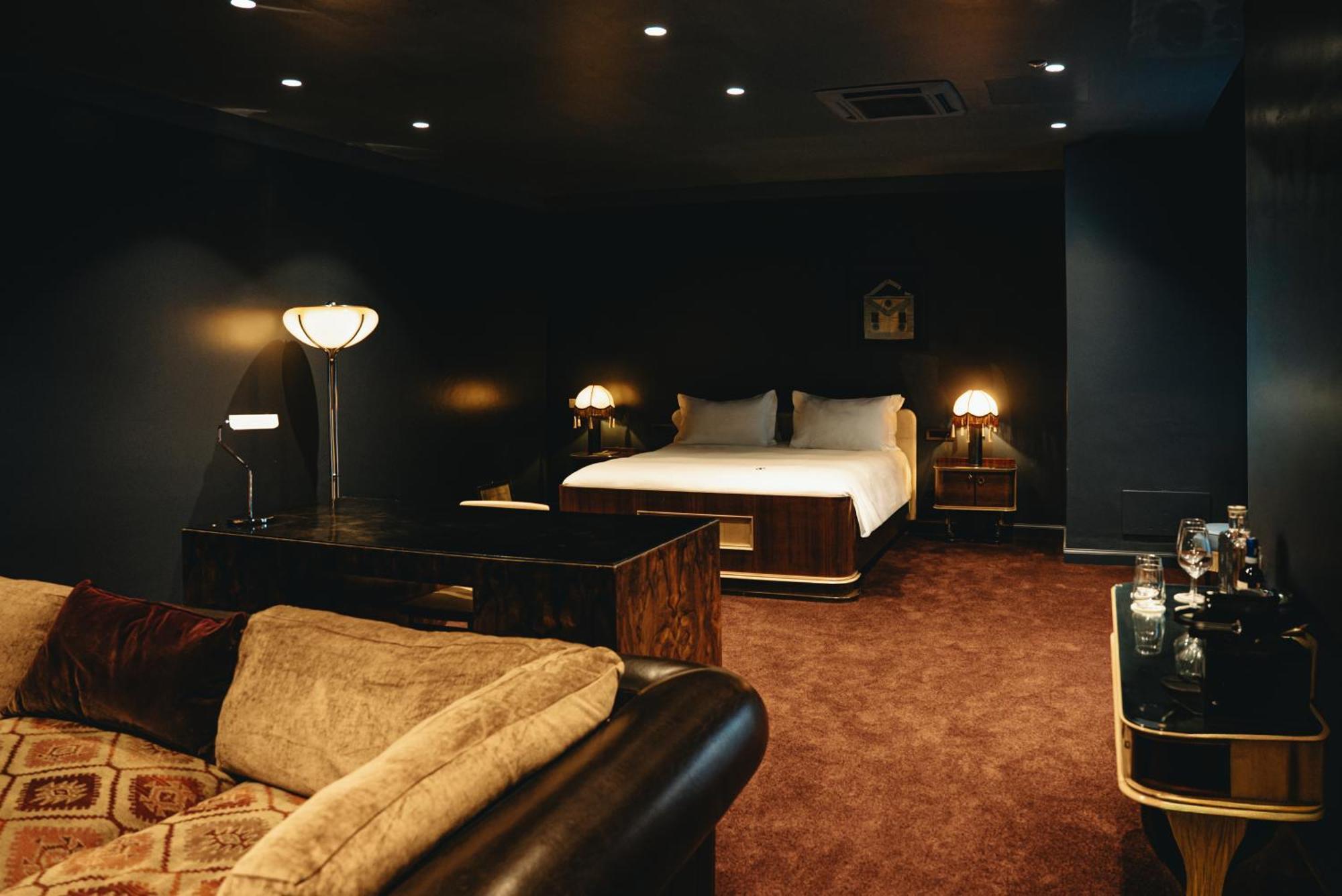 Suite mit Kingsize-Bett und Balkon