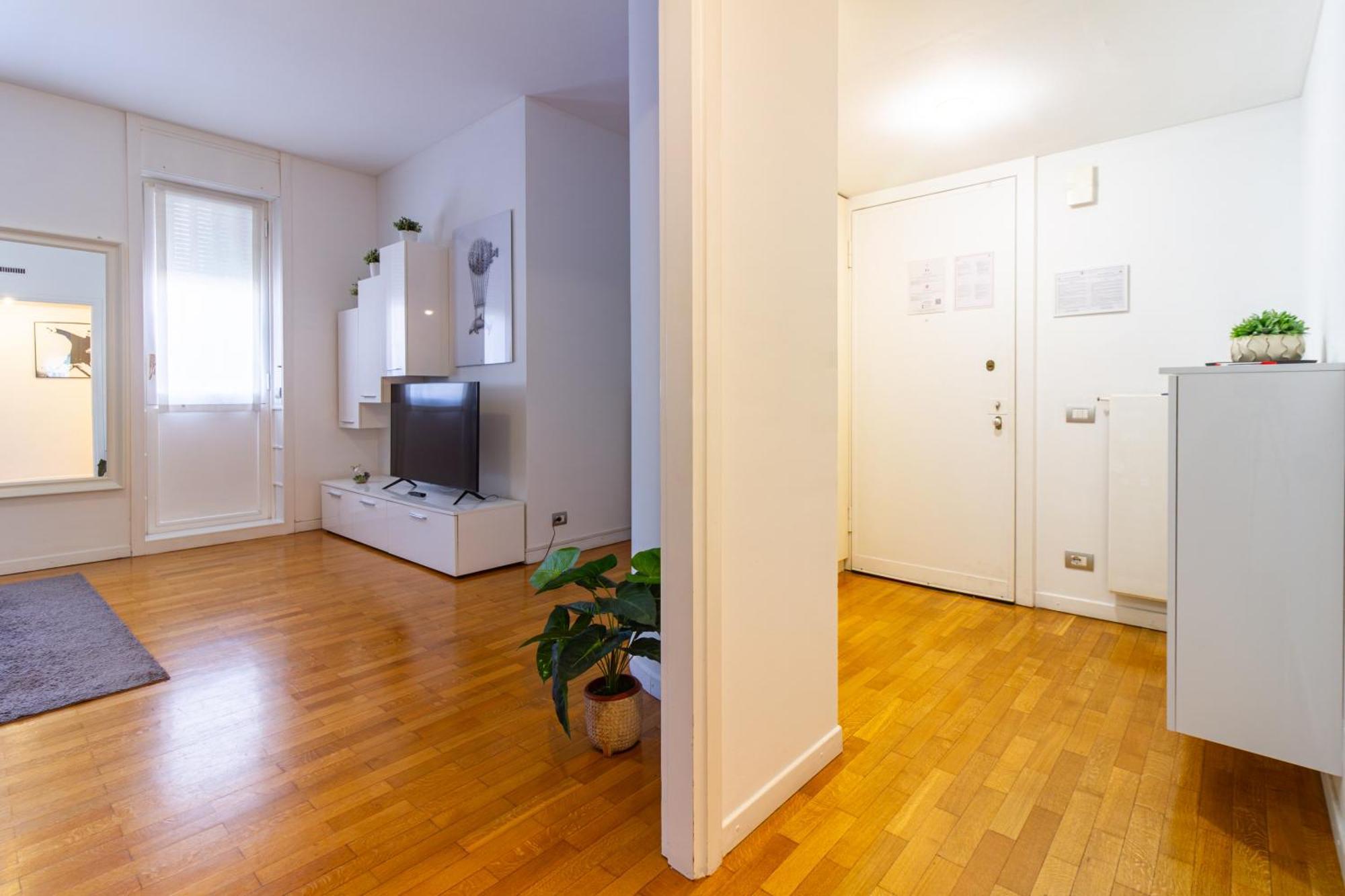 One-Bedroom Apartment Corso Magenta 62,1765350143:JPEG