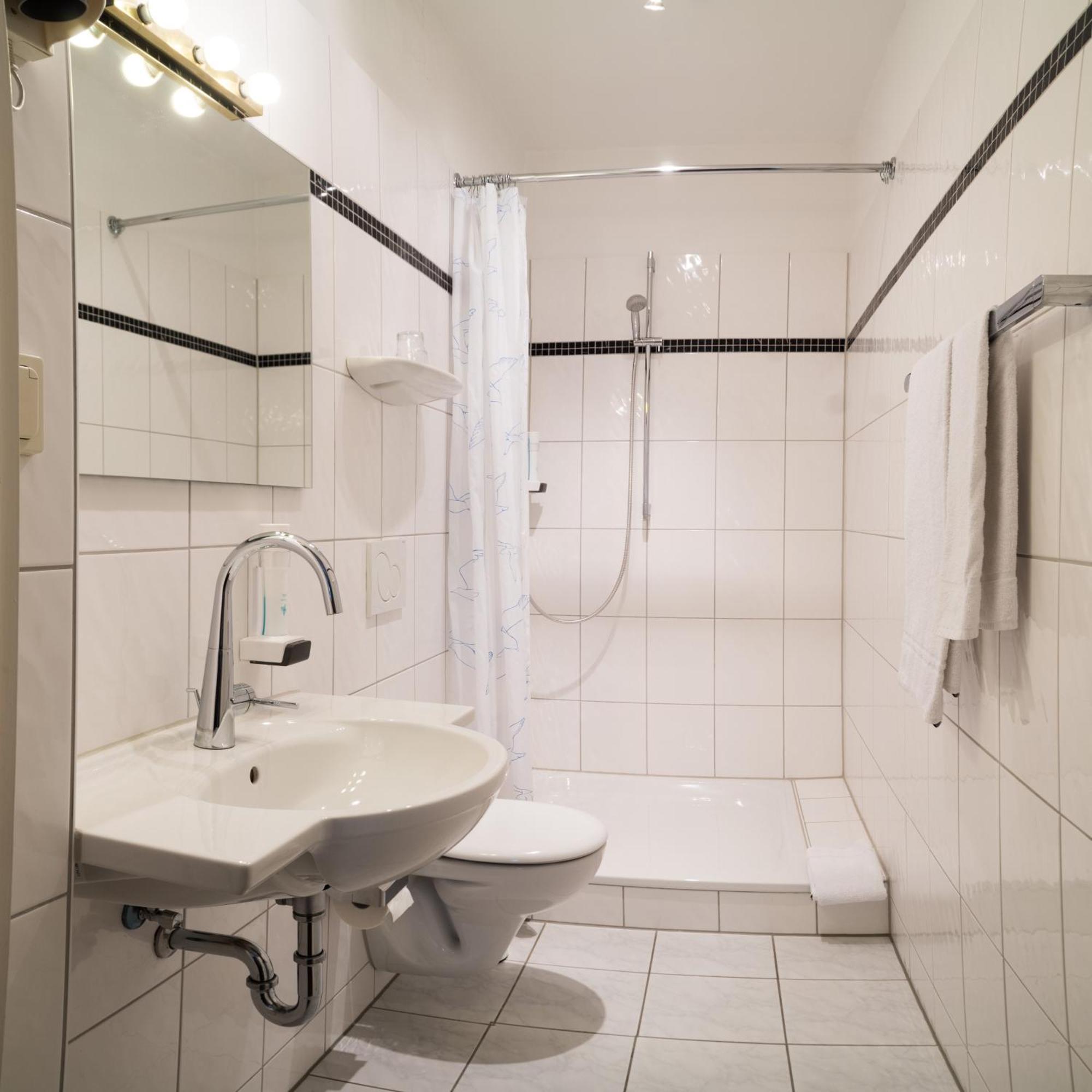 Deluxe Double or Twin Room,641029452:JPEG