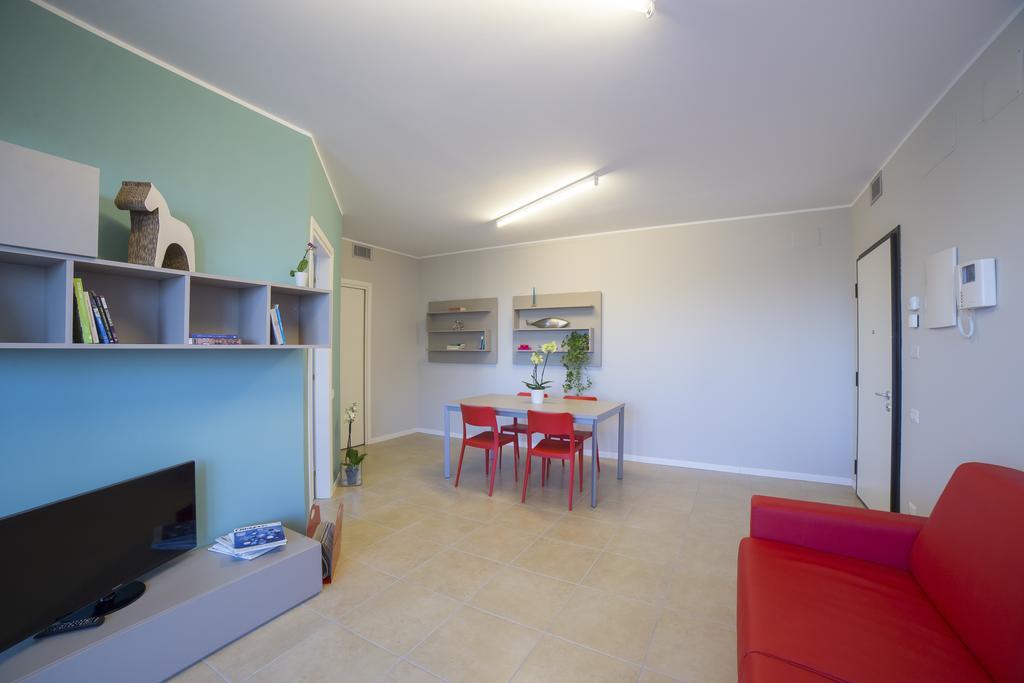 Three-Bedroom Apartment,211197434:JPEG