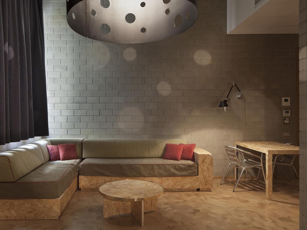 One-Bedroom Apartment Private Garden