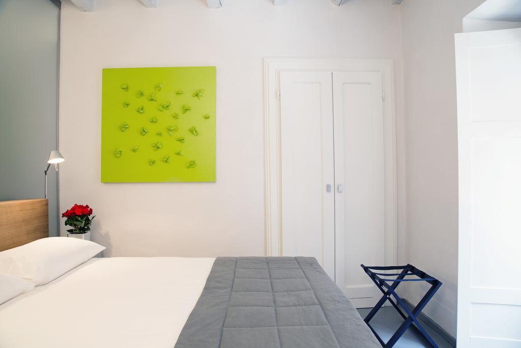 One-Bedroom Apartment,329819221:JPEG