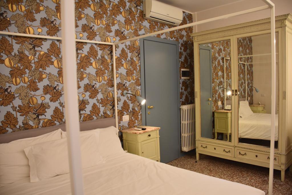 Double Room,325040560:JPEG