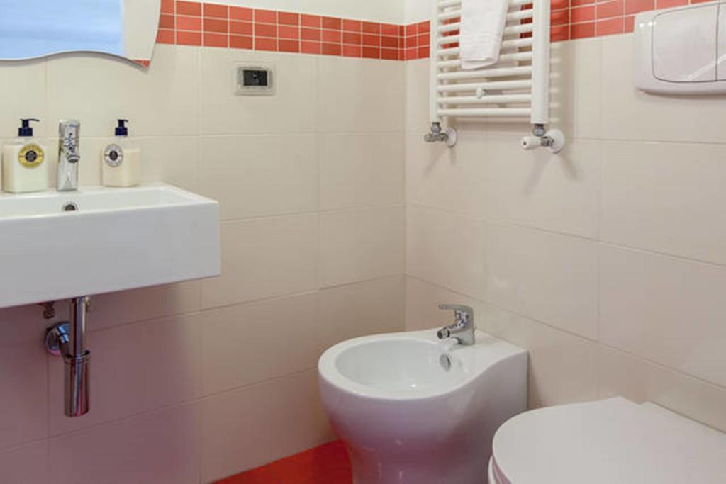 Camera Matrimoniale/Doppia con Letti Singoli con Bagno Privato