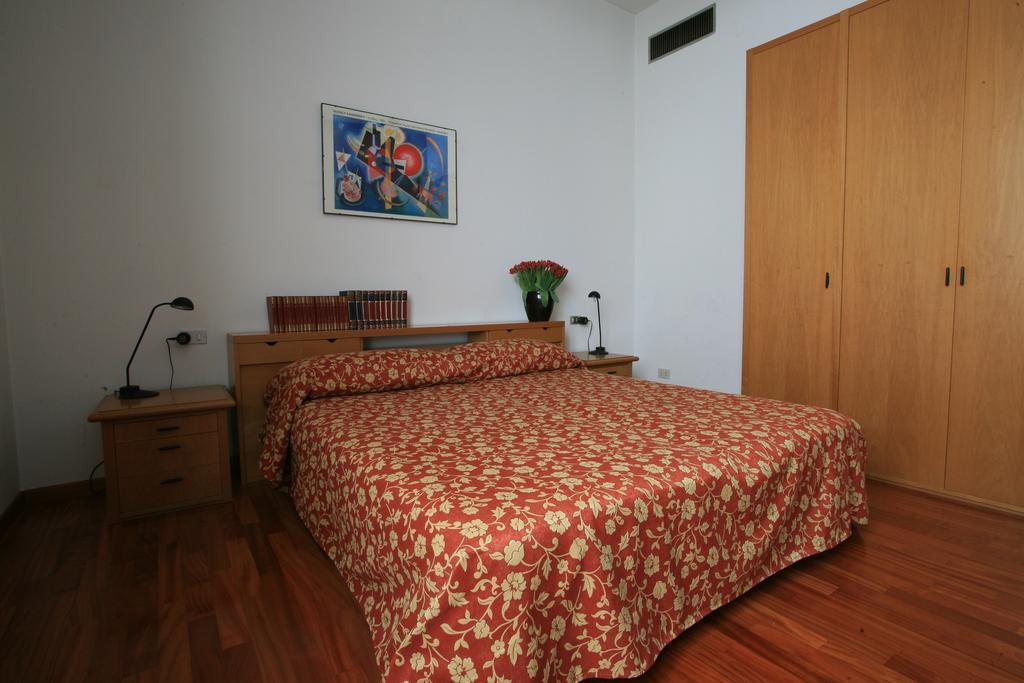 One-Bedroom Apartment,1580571993:JPEG