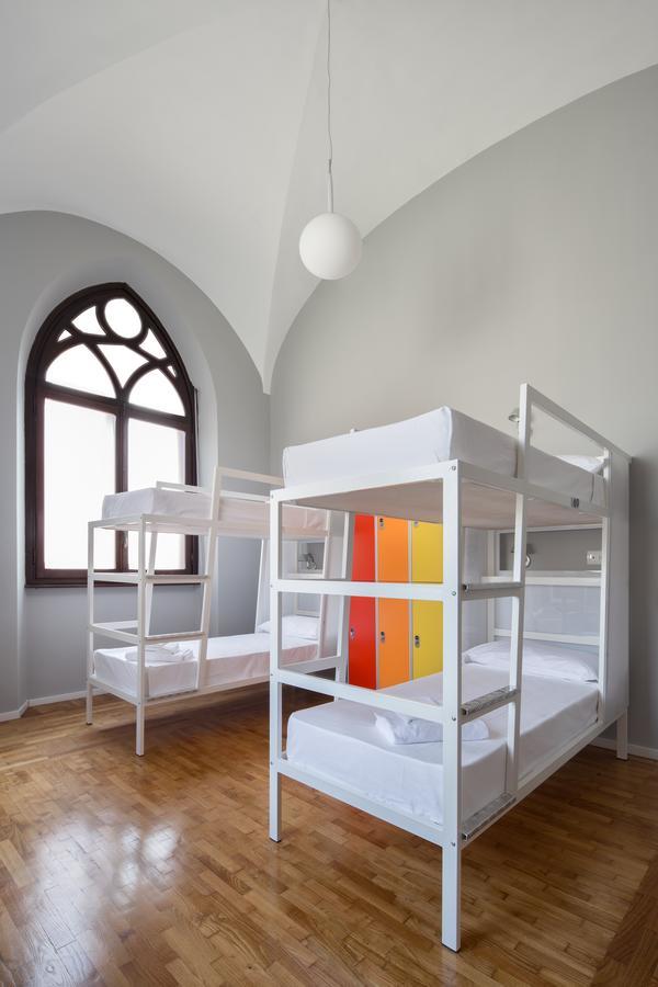 Cama en habitación compartida mixta de 8 camas