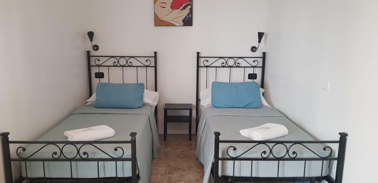 Kleines Doppel-/Zweibettzimmer