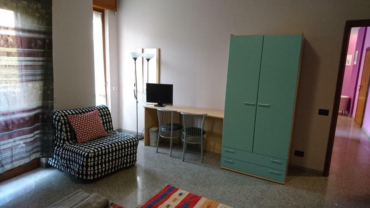 Family Room with Shared Bathroom,852612740:JPEG