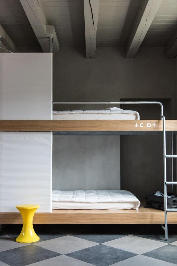 Cama em Dormitório Feminino com 4 Camas