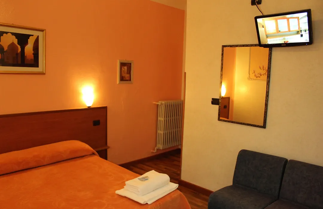Hotel America-1