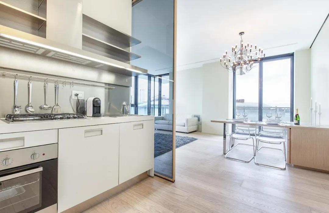 Stylish Elegant Apartment In Torre Solaria With Exclusive Milan'S View-1