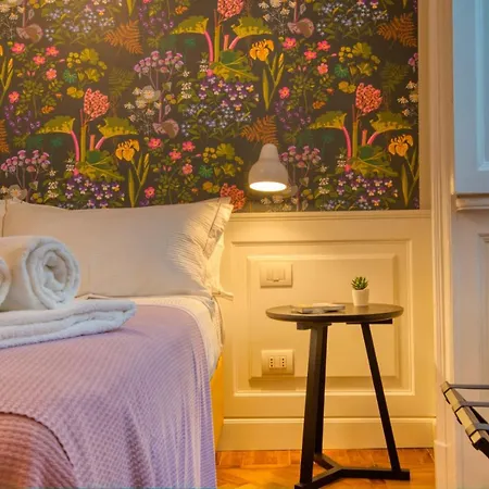 Guesthost - Dimora Claudia Luxury Rooms-2