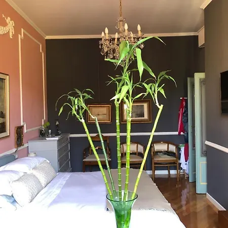 Elegant Bedroom In A Relaxing Apartment-2